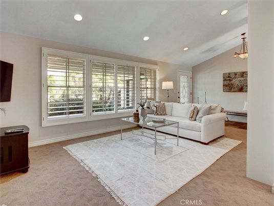 Interior, Living room, Pendant Lights, Recessed Lighting