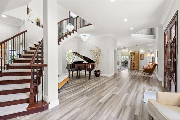Interior, Piano, Recessed Lighting, Wood Texture Flooring