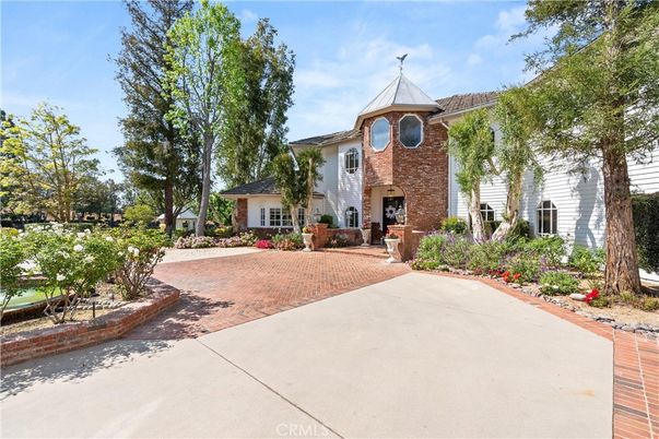 Backyard, Exterior, Facade, Brick Facade, French Provincial
