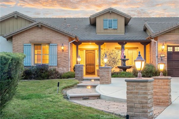 Exterior, Facade, Ranch
