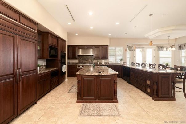 Dining room, Interior, Kitchen, Pendant Lights, Recessed Lighting, Stainless Steel Appliances