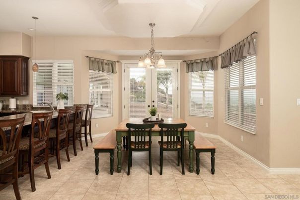 Chandelier, Dining room, Interior, Pendant Lights