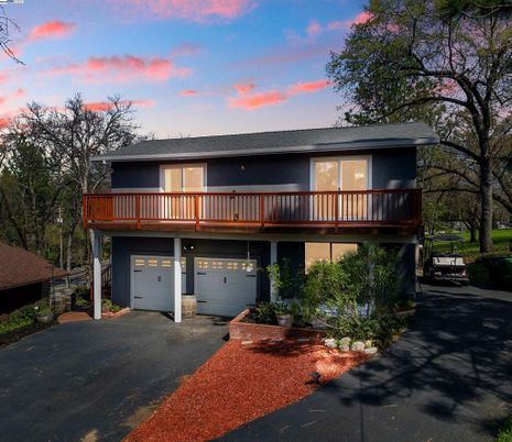 Attached, Exterior, Facade, Raised Ranch