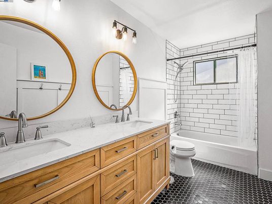 Bathroom, Dual Sink Vanities, Interior