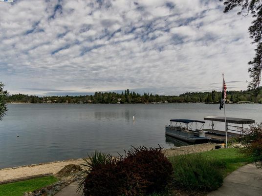 Exterior, Lake