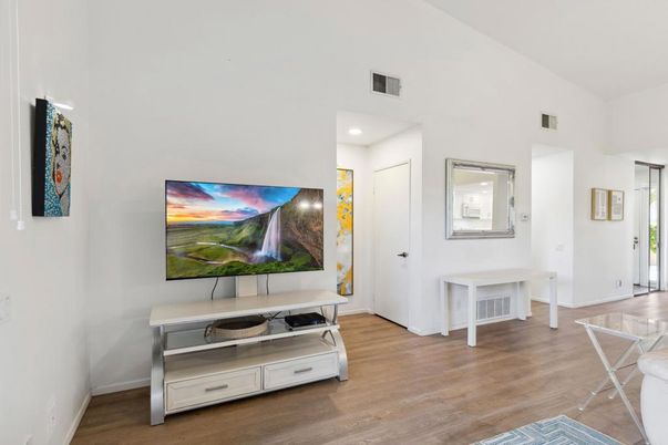 Interior, Recessed Lighting, Wood Texture Flooring