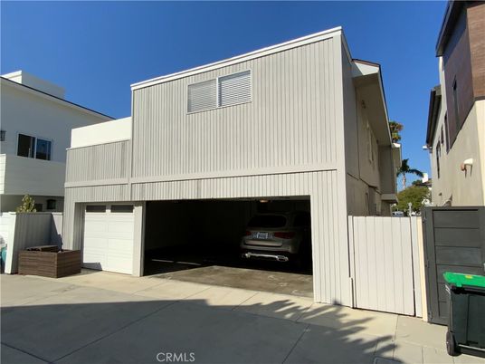Attached, Exterior, Facade, Modern