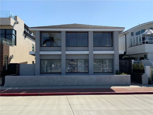 Exterior, Facade, Modern