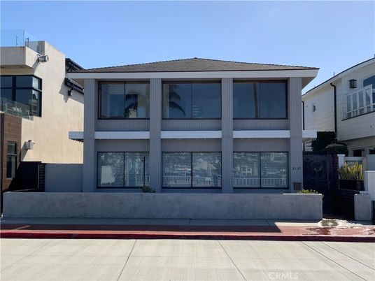 Exterior, Facade, Modern