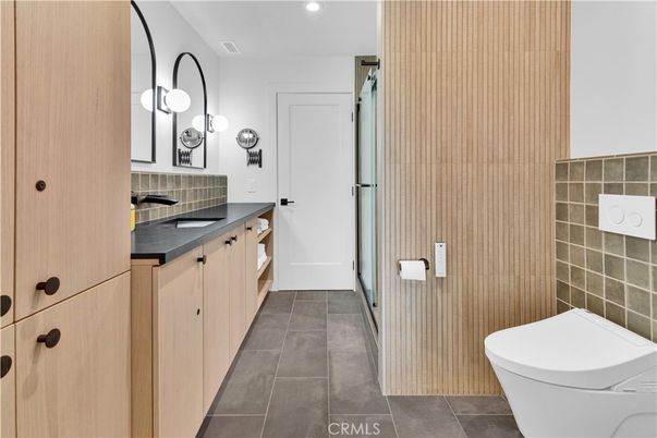 Bathroom, Interior, Recessed Lighting