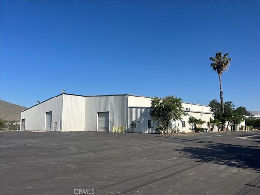Exterior, Facade, Modern