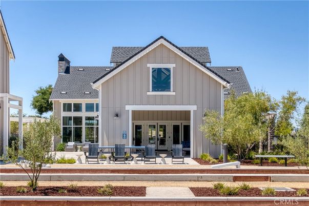 Exterior, Facade, Farmhouse