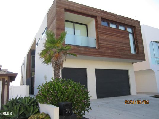 Attached, Exterior, Facade, Modern