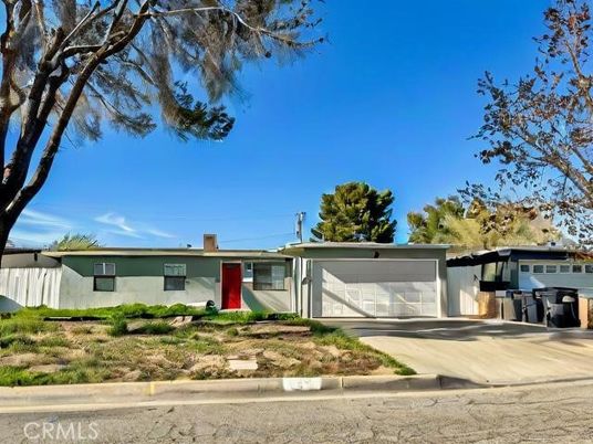 Attached, Exterior, Facade, Ranch