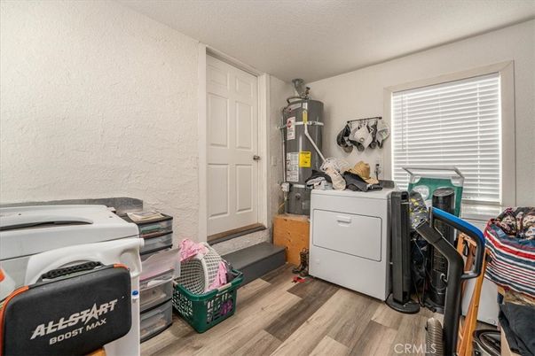 Interior, Washer, Wood Texture Flooring