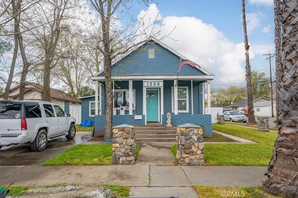 Exterior, Facade, Queen Anne Victorian