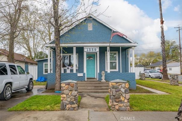 Exterior, Facade, Queen Anne Victorian