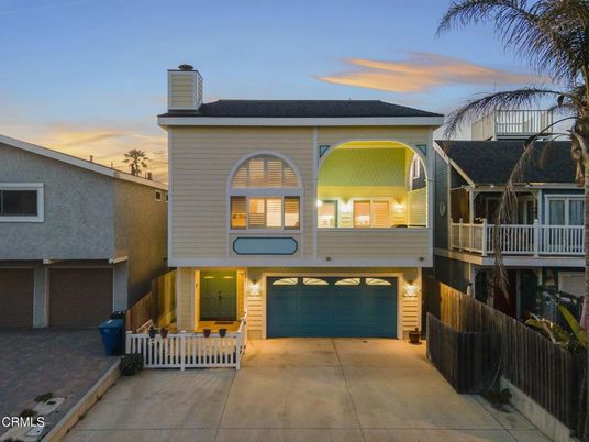 Attached, Exterior, Facade, Modern