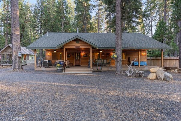 Backyard, Exterior, Facade, Log Home