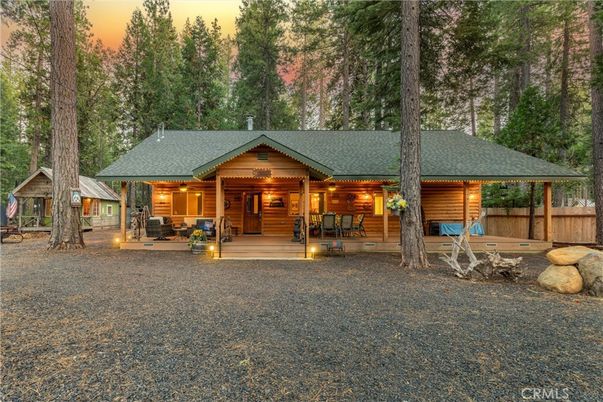 Backyard, Exterior, Facade, Log Home