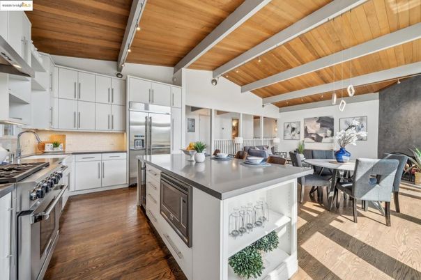 Dining room, Interior, Kitchen, Stainless Steel Appliances, Wooden Beams, Wooden Ceilings, Wood Texture Flooring