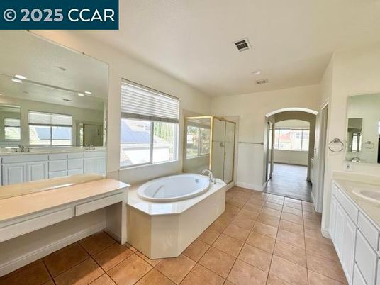 Bathroom, Dual Sink Vanities, Interior, Recessed Lighting