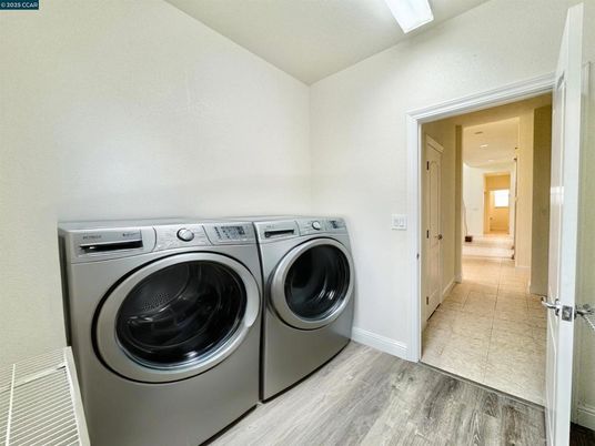 Interior, Washer, Wood Texture Flooring