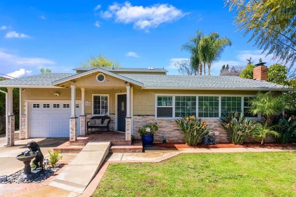 Attached, Exterior, Facade, Ranch
