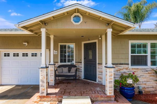 Attached, Exterior, Facade, American Craftsman
