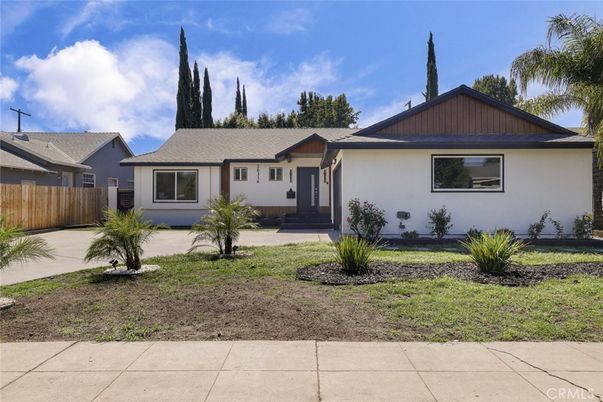 Exterior, Facade, Ranch