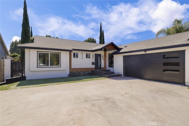 Attached, Exterior, Facade, Ranch