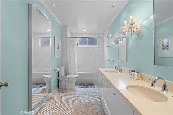 Bathroom, Dual Sink Vanities, Interior, Recessed Lighting