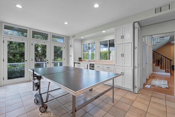 Game Room, Interior, Recessed Lighting