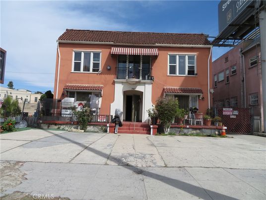 Exterior, Facade, Mediterranean