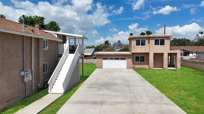 Attached, Backyard, Exterior, Facade, Modern