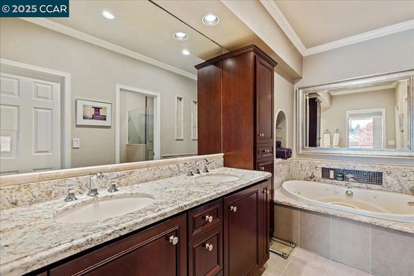 Bathroom, Dual Sink Vanities, Interior, Recessed Lighting