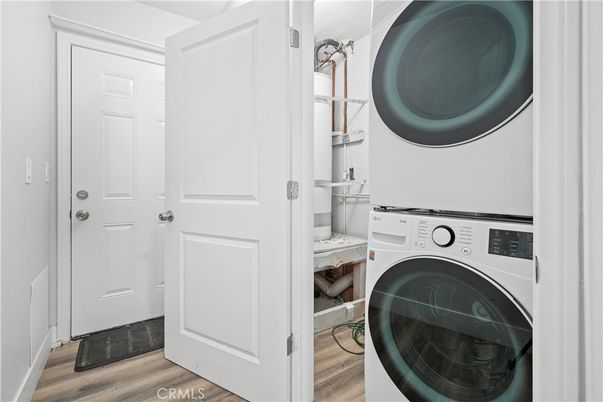 Interior, Utility Closets, Washer, Wood Texture Flooring