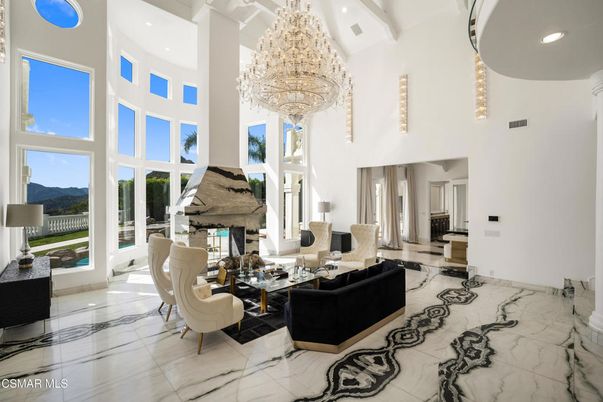 Chandelier, Interior, Living room, Marble, Piano, Recessed Lighting