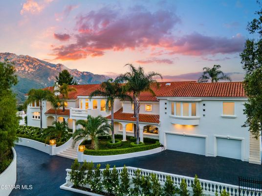 Attached, Exterior, Facade, Mediterranean