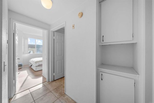 Interior, Washer, Wood Texture Flooring