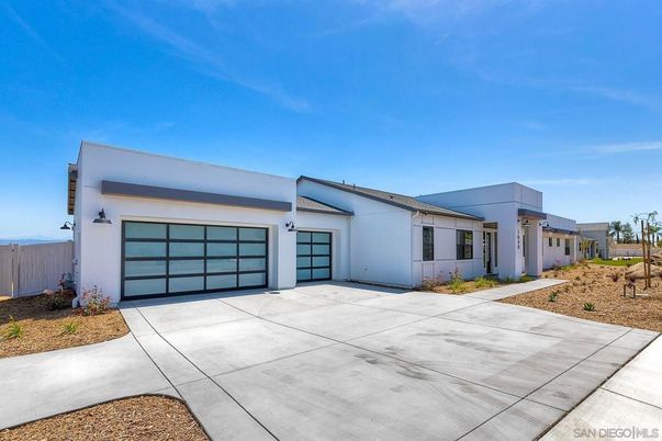 Attached, Exterior, Facade, Modern