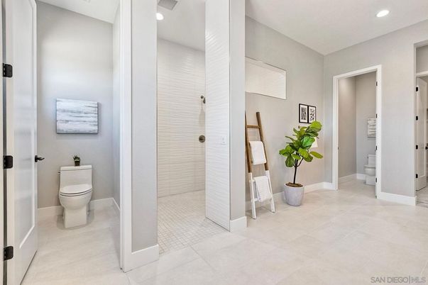 Bathroom, Interior, Recessed Lighting