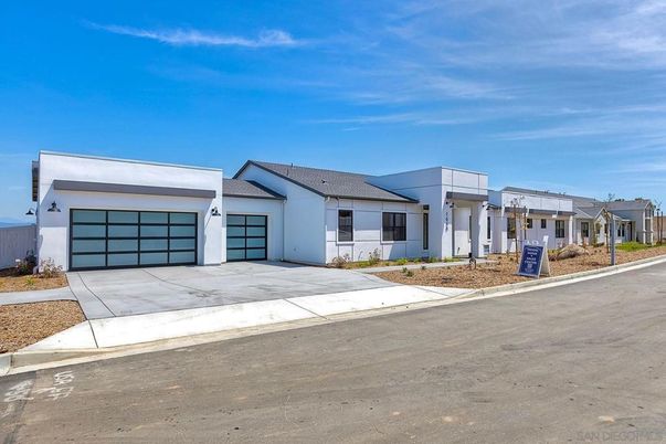 Attached, Exterior, Facade, Modern