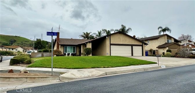 Attached, Exterior, Facade, Ranch