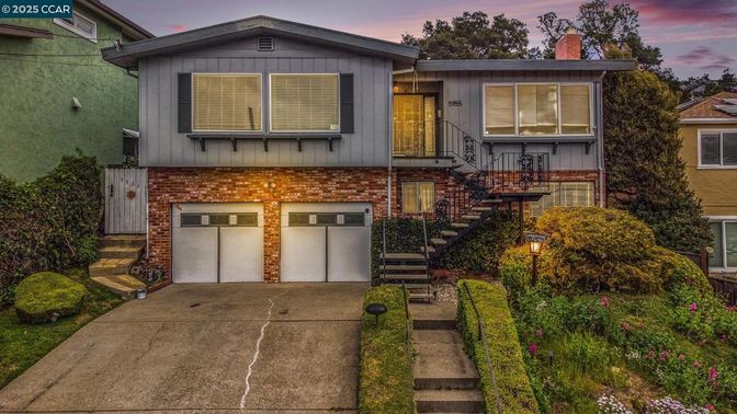 Attached, Exterior, Facade, Brick Facade, Raised Ranch