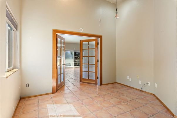 Empty room, Interior, Pendant Lights