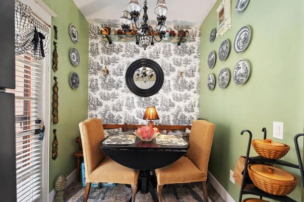 Chandelier, Dining room, Interior