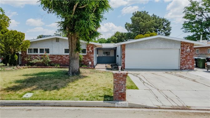 Attached, Exterior, Facade, Brick Facade, Ranch