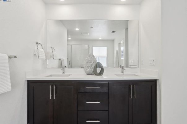 Bathroom, Dual Sink Vanities, Interior, Recessed Lighting