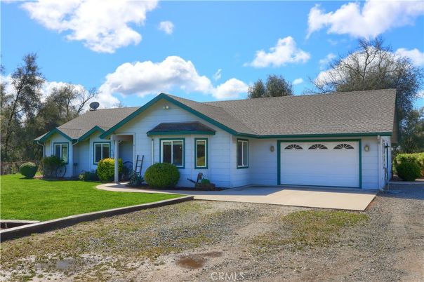 Attached, Exterior, Facade, Ranch